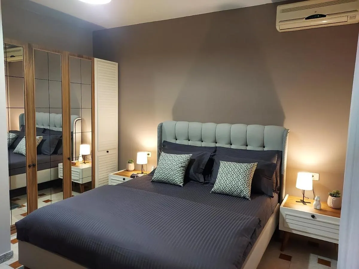 Cozy Apartment In The Heart Of Bllok Tirana