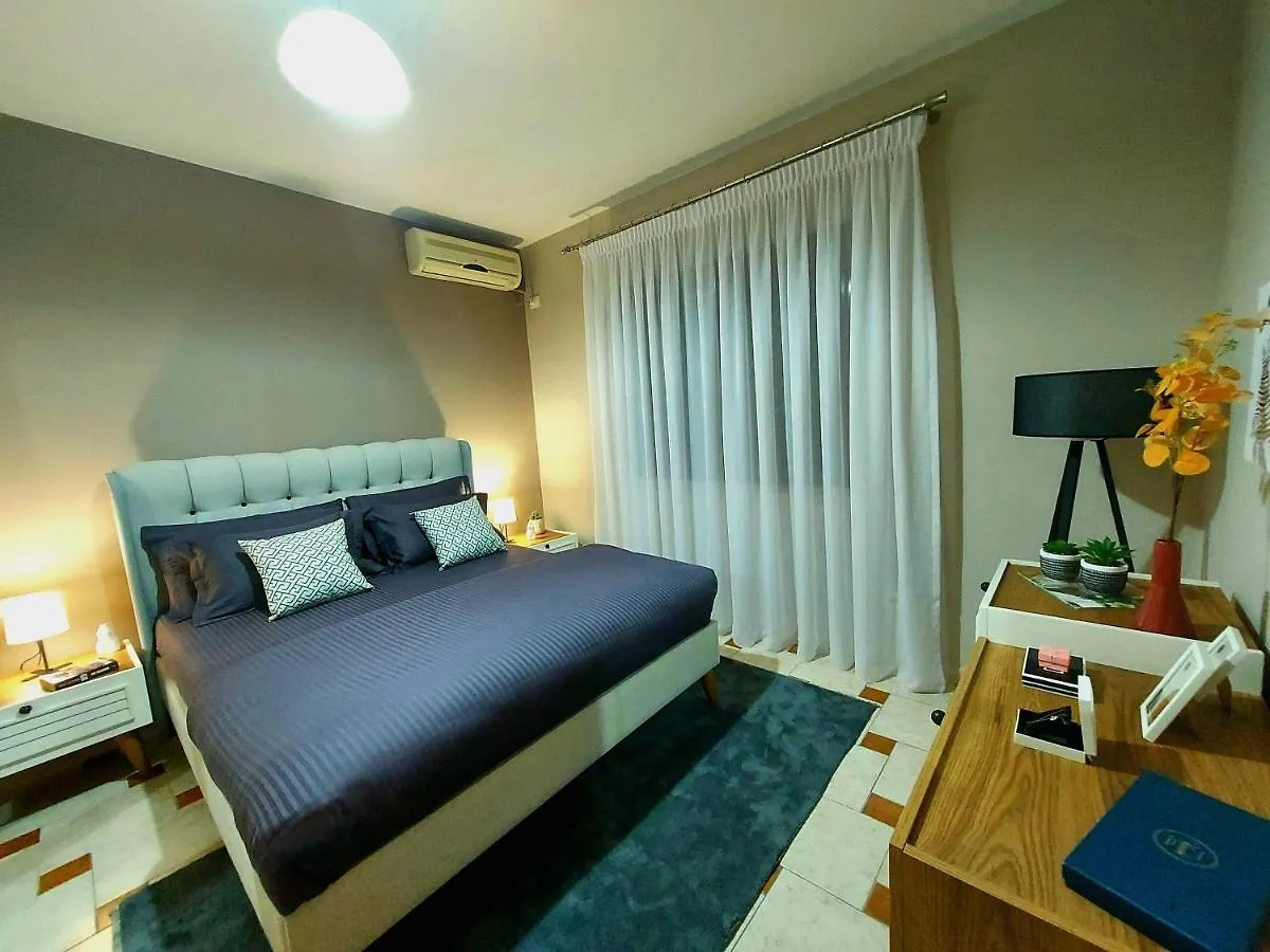 Cozy Apartment In The Heart Of Bllok Tirana