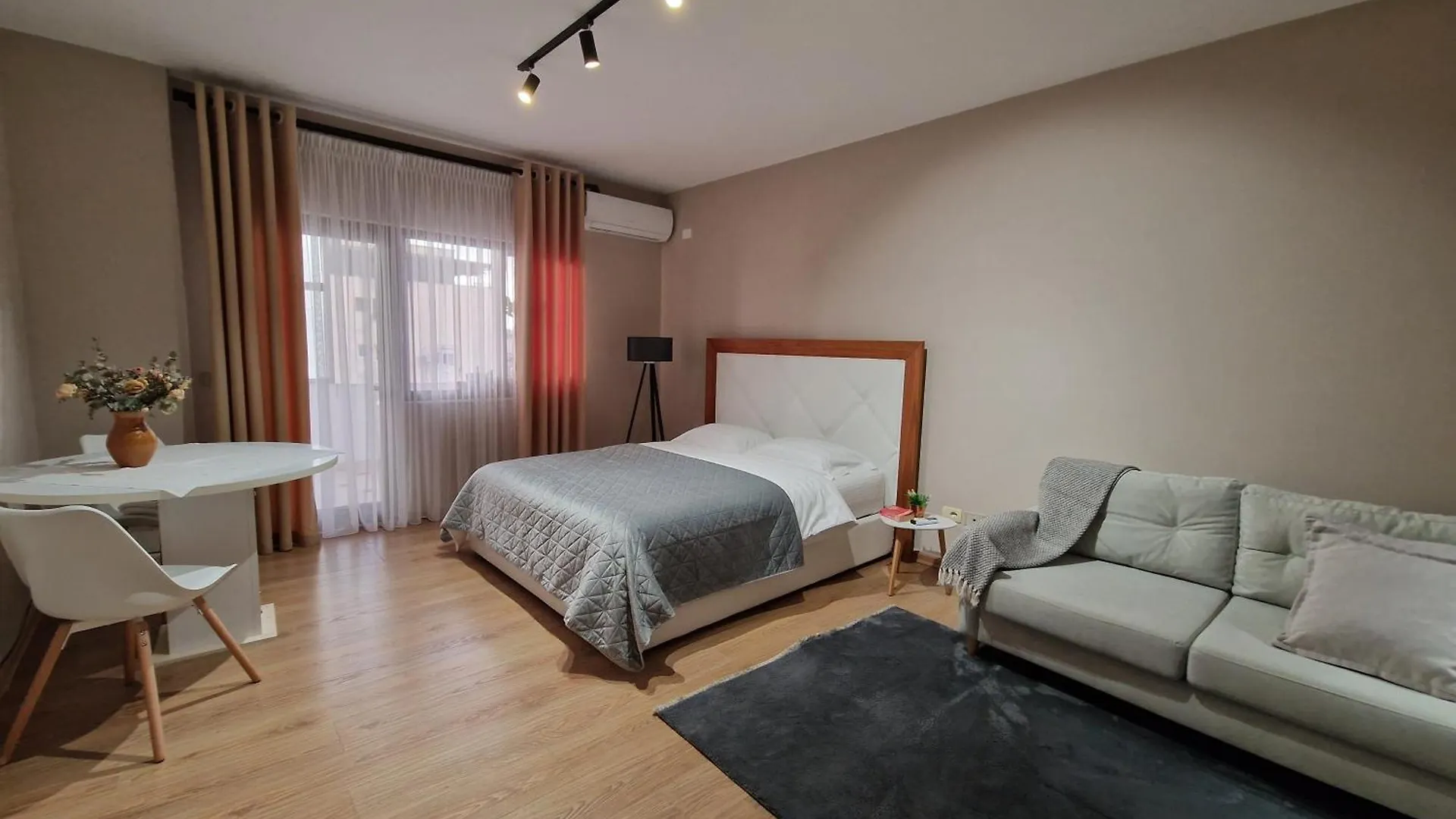 Cozy Apartment In The Heart Of Bllok Tirana 0*,  Albanien